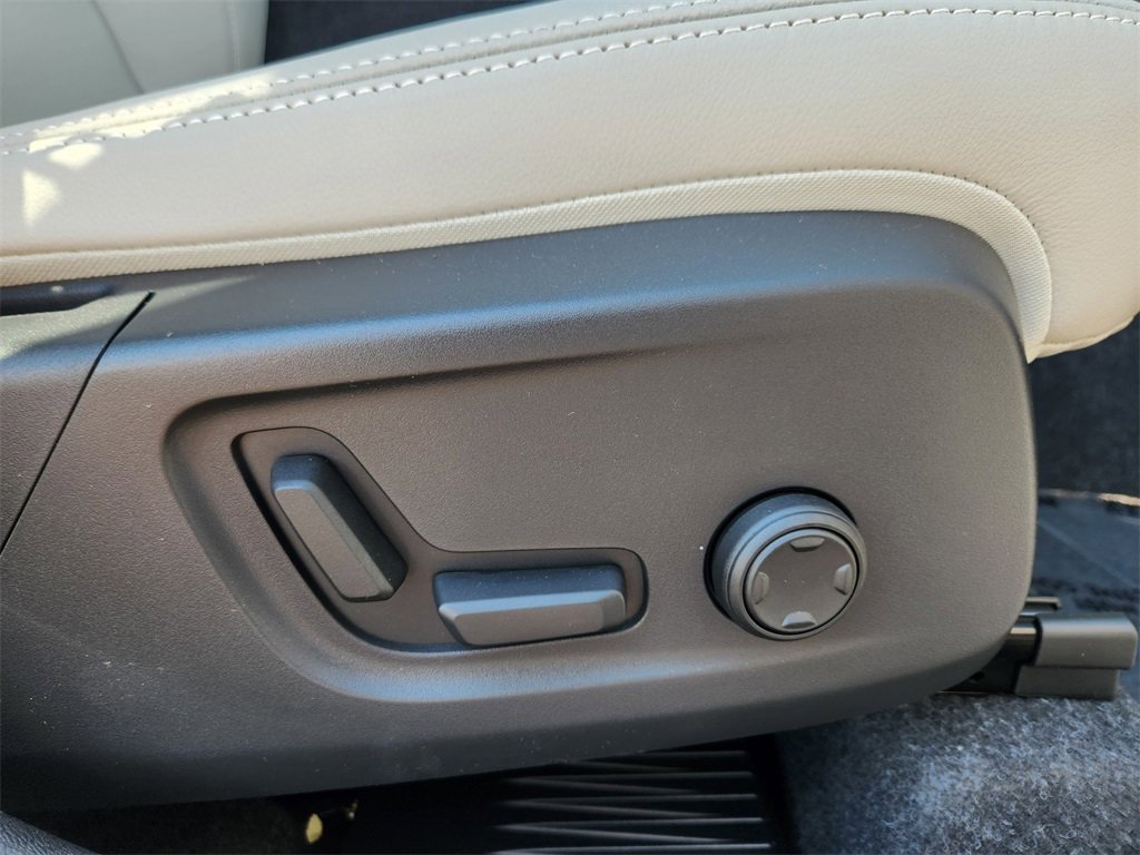 New 2026 Volvo XC40 B5 Plus w/ Protection Package Premier image 20