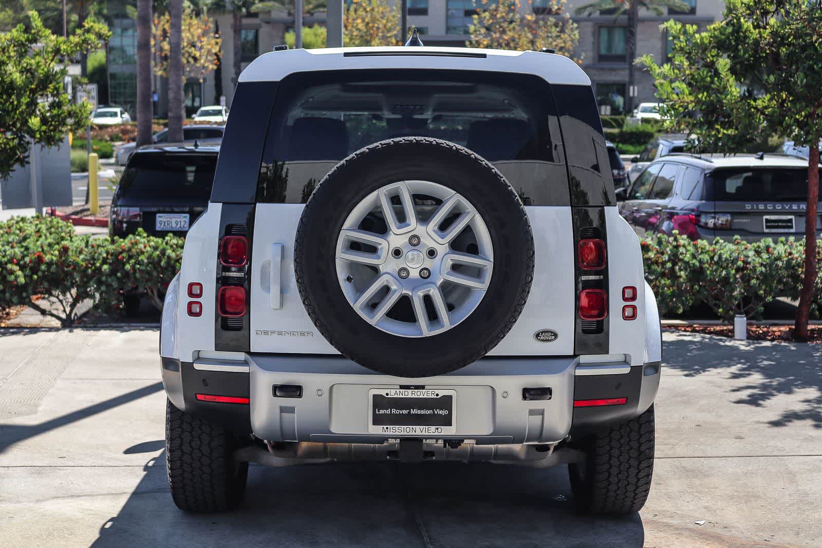 Used 2023 Land Rover Defender 110 S AWD/4WD image 5