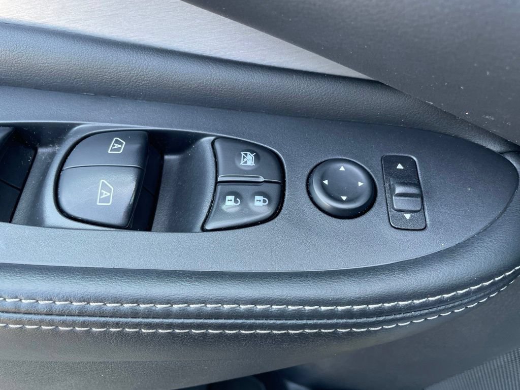 Used 2021 Nissan Murano S FWD image 11