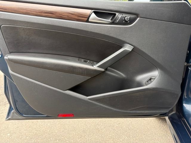 Used 2020 Volkswagen Passat 2.0T SEL image 10