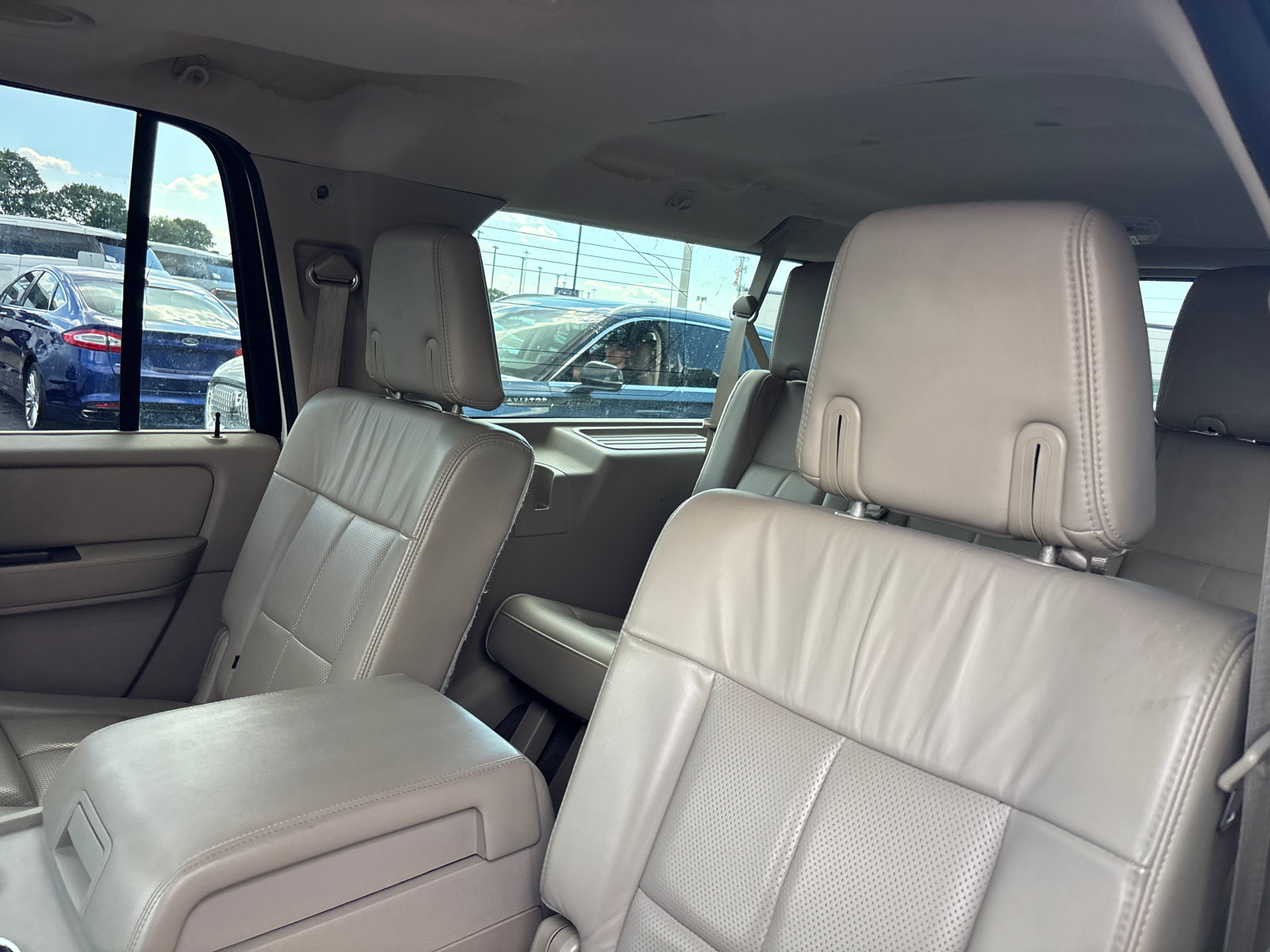 Used 2014 Lincoln Navigator L 4WD image 25
