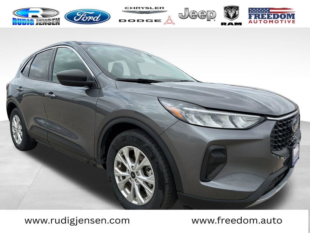 Used 2024 Ford Escape Active w/ Cold Weather Package FWD image 7