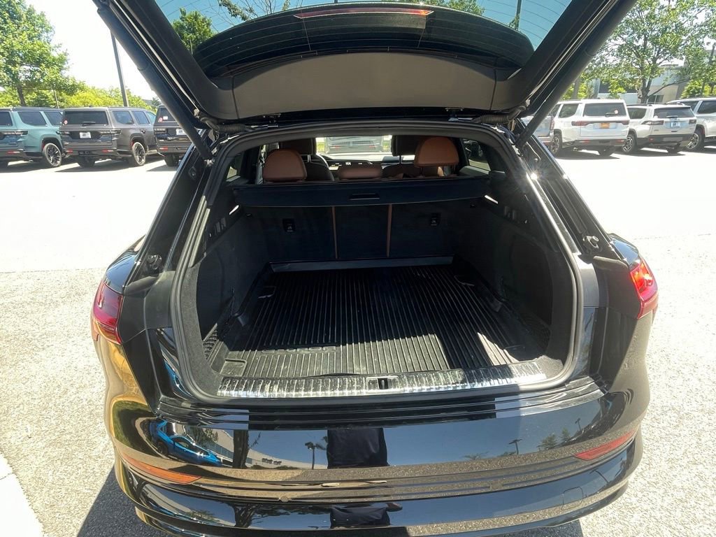 Used 2022 Audi e-tron Premium w/ Convenience Plus Package AWD/4WD image 15