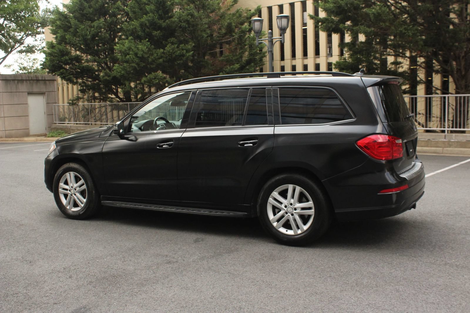 Used 2016 Mercedes-Benz GL 320 BlueTEC 4MATIC w/ Premium I Package image 9
