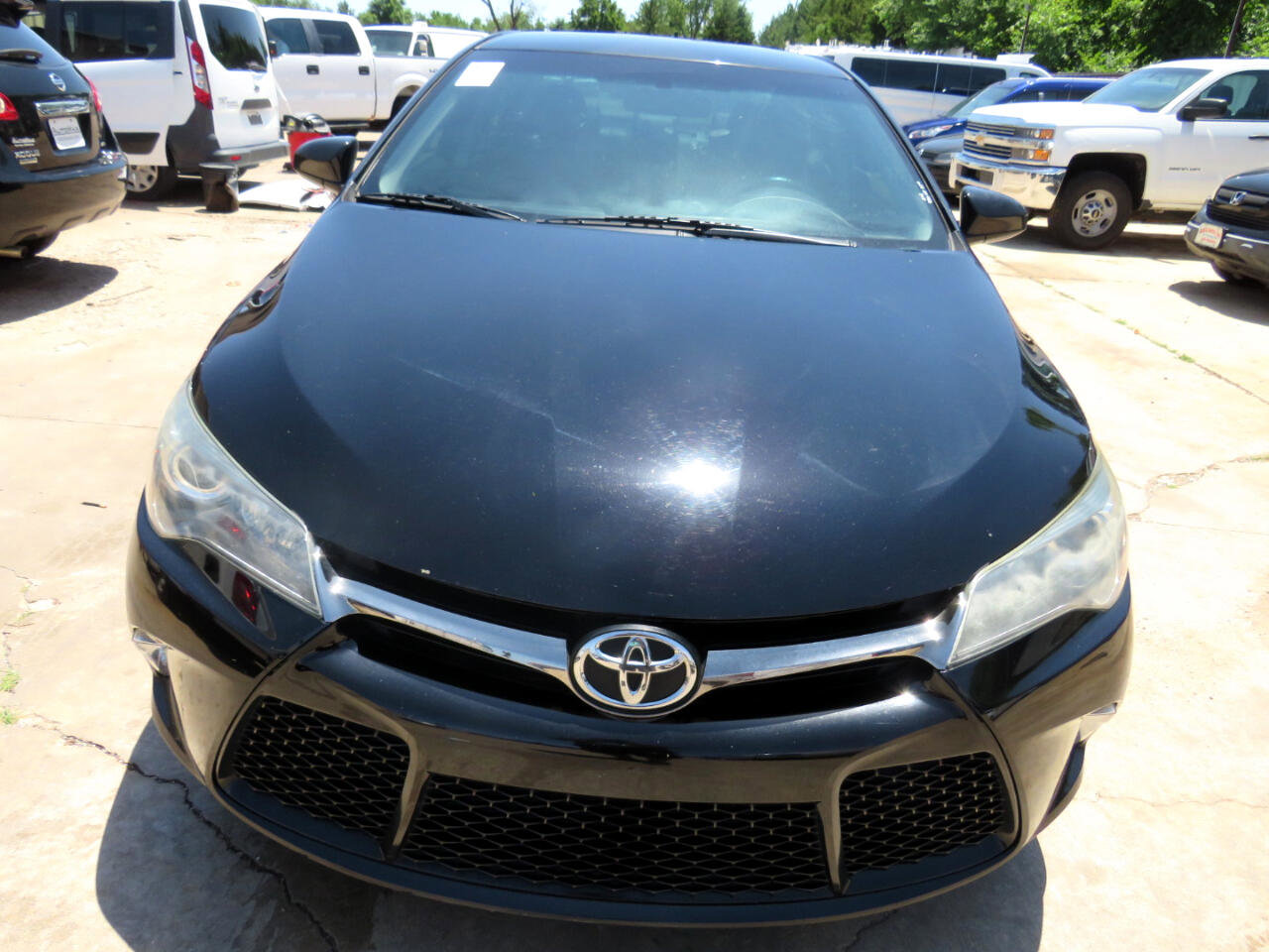 Used 2016 Toyota Camry SE image 2
