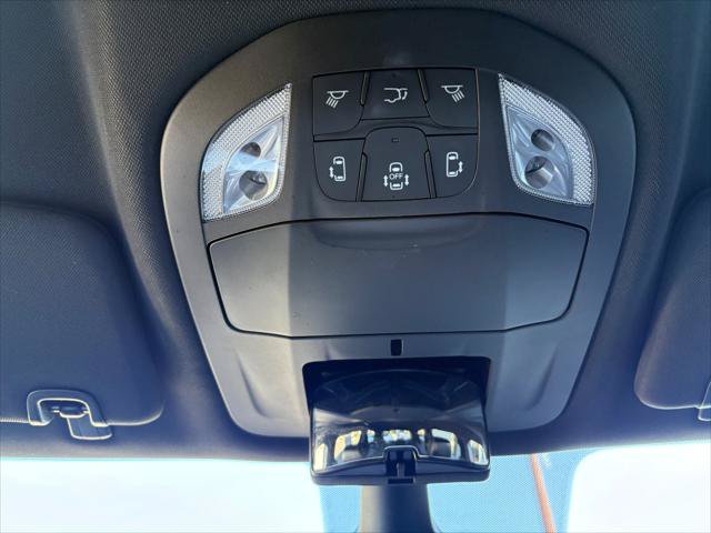 Certified 2025 Chrysler Pacifica Select AWD/4WD image 29