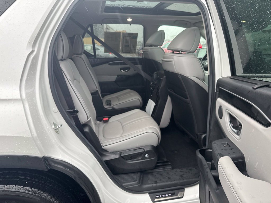 Certified 2025 Honda Pilot Elite image 37