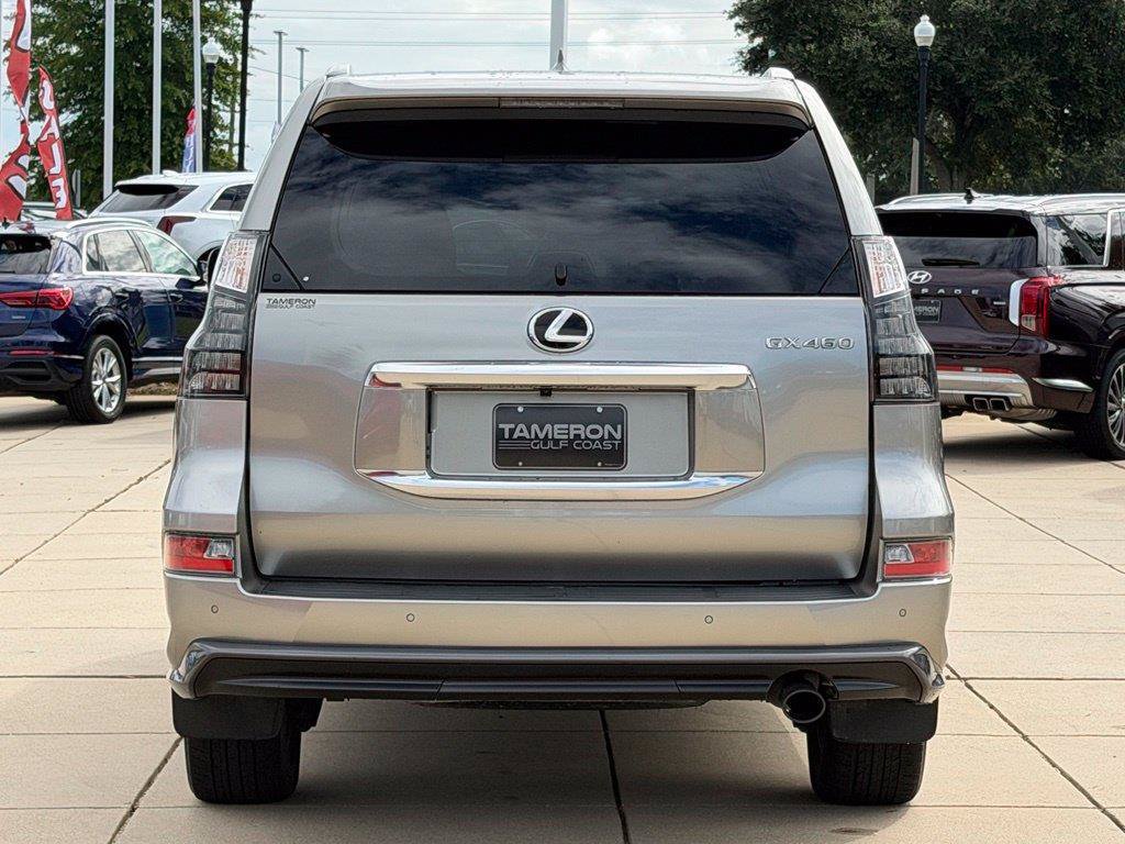 Used 2023 Lexus GX 460 Premium w/ Accessory Package AWD/4WD image 3