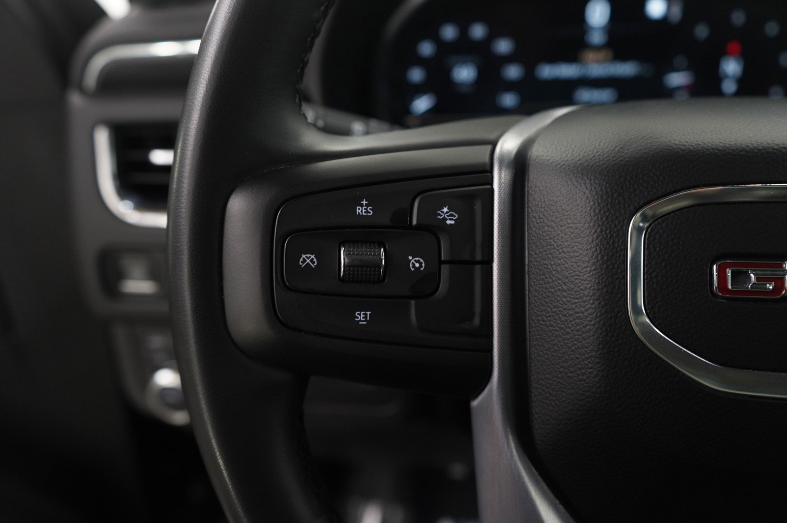 Used 2023 GMC Yukon XL SLT image 19