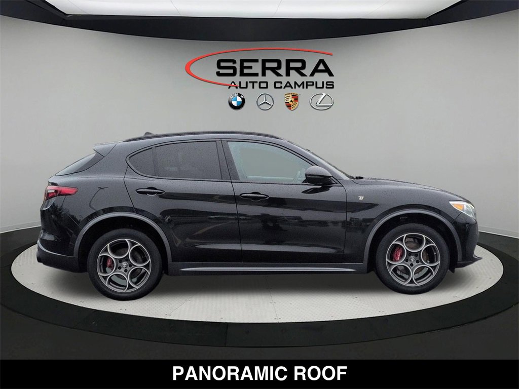 Used 2023 Alfa Romeo Stelvio Ti image 2