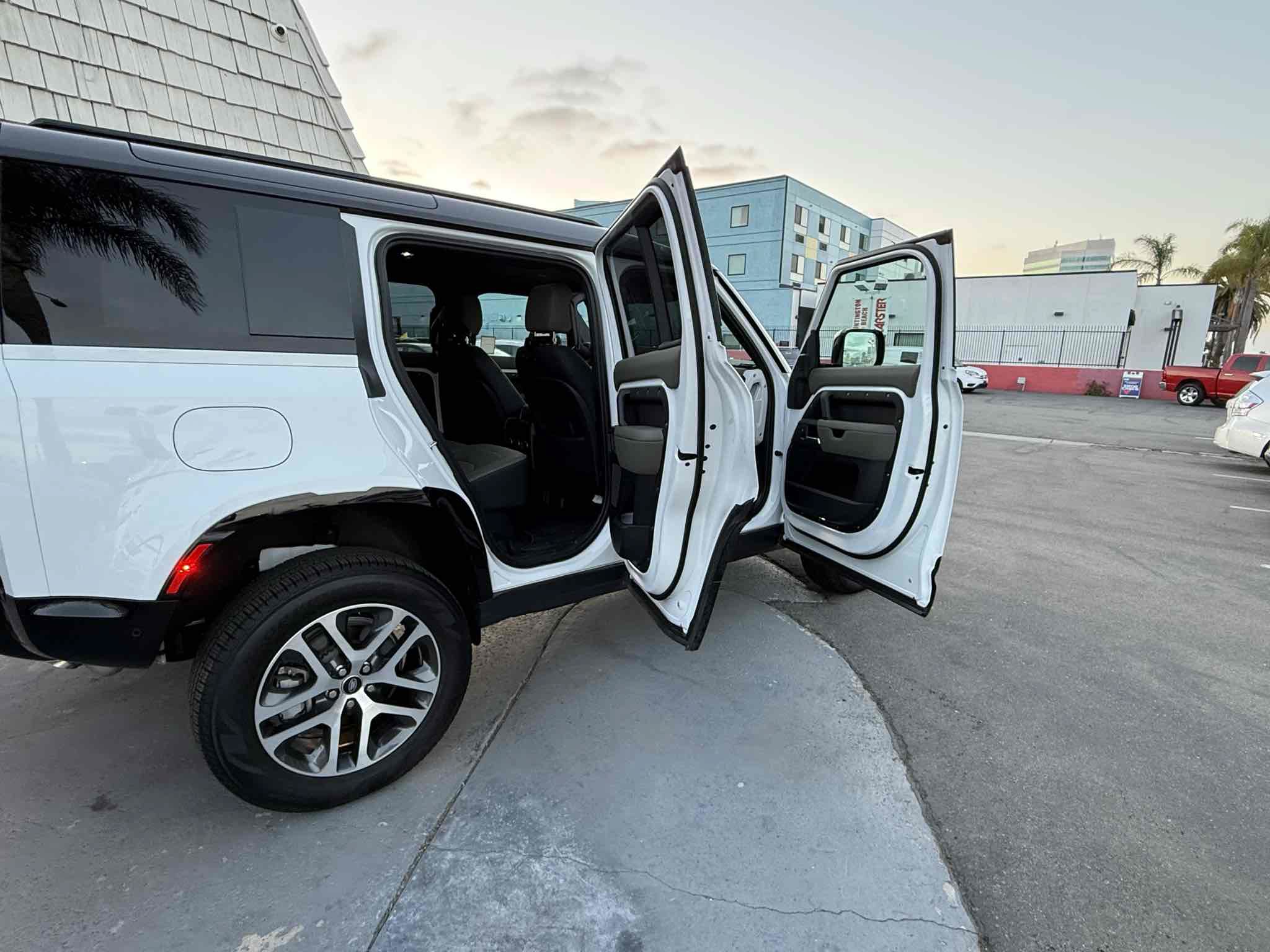Used 2025 Land Rover Defender 110 X-Dynamic SE AWD/4WD image 51