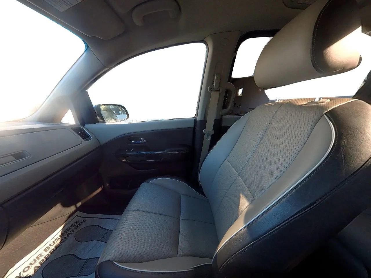 Used 2016 Kia Sedona SX Limited FWD image 24