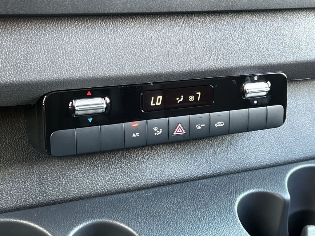 Used 2025 Mercedes-Benz Sprinter 2500 image 19