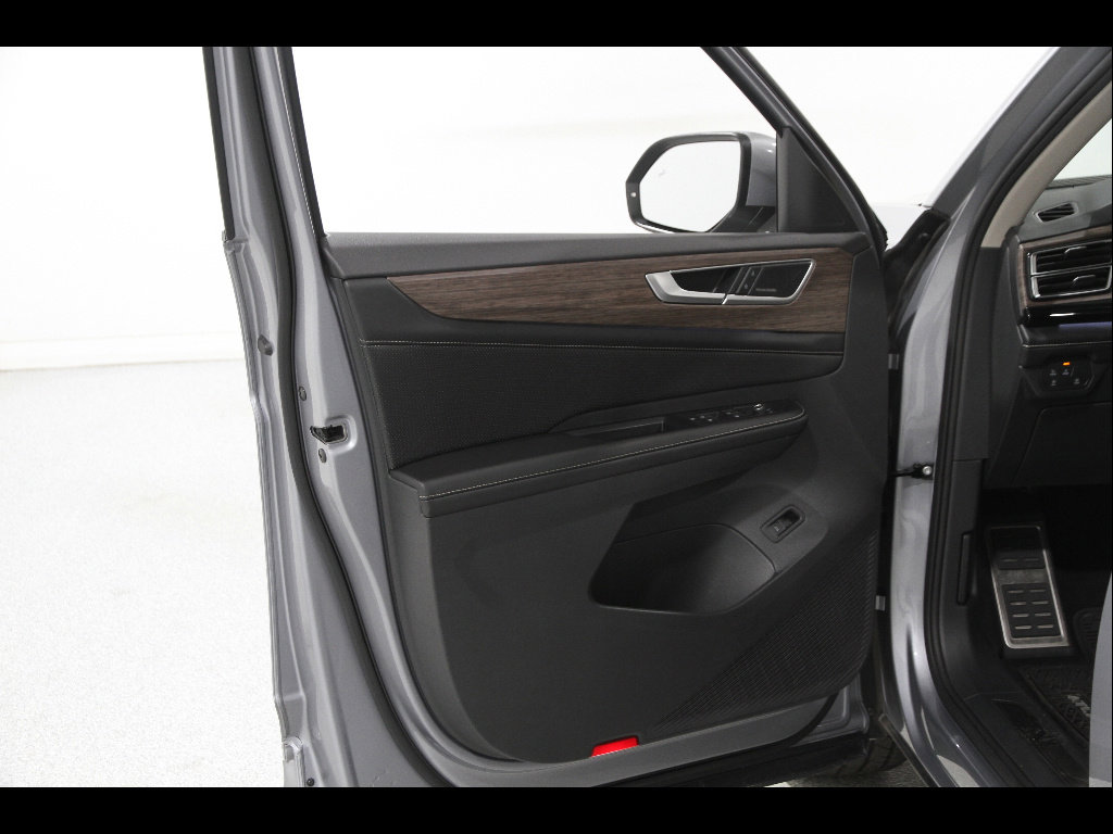 Used 2024 Volkswagen Atlas SEL Premium R-Line image 4