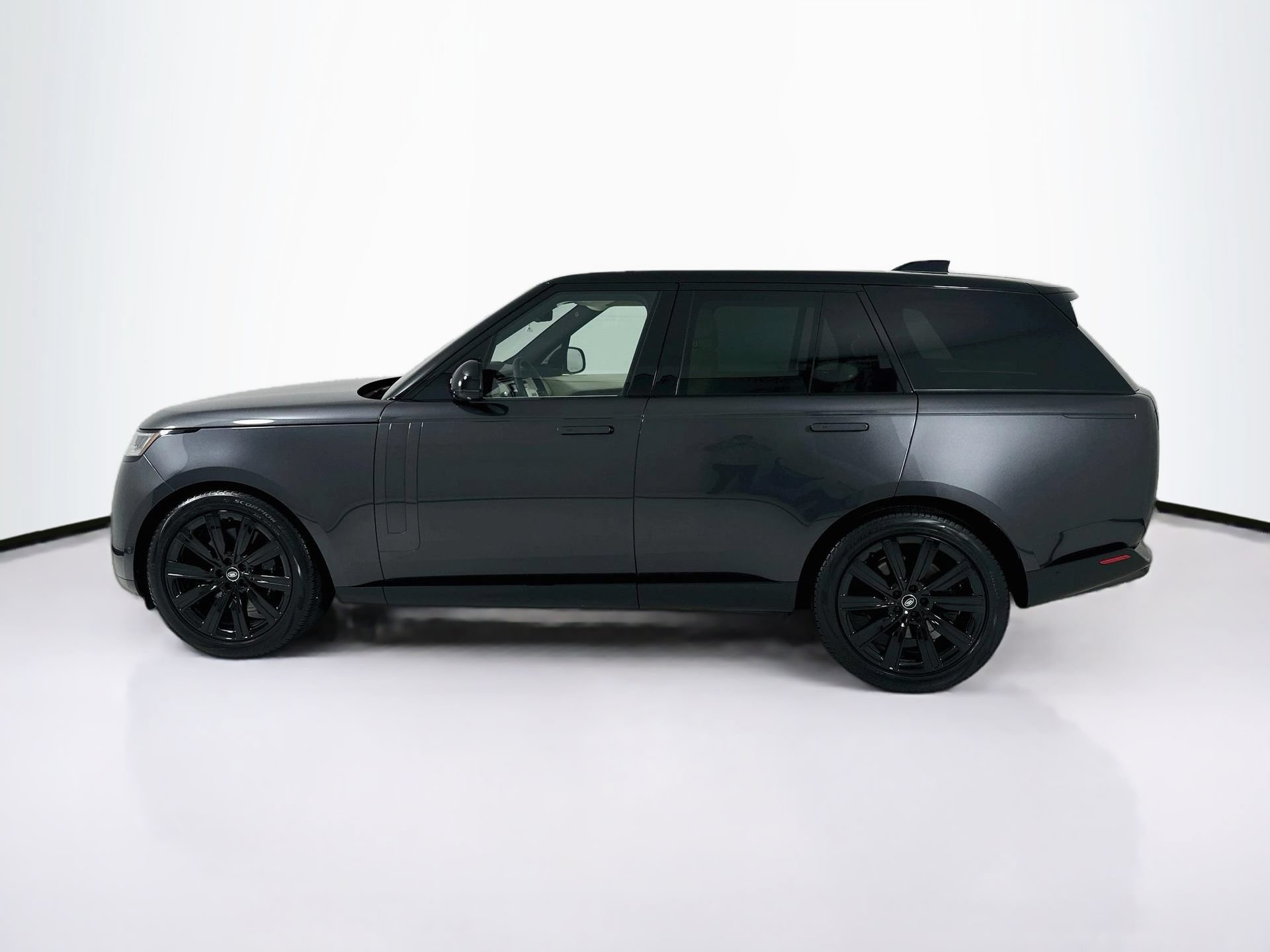 Used 2023 Land Rover Range Rover SE AWD/4WD image 5