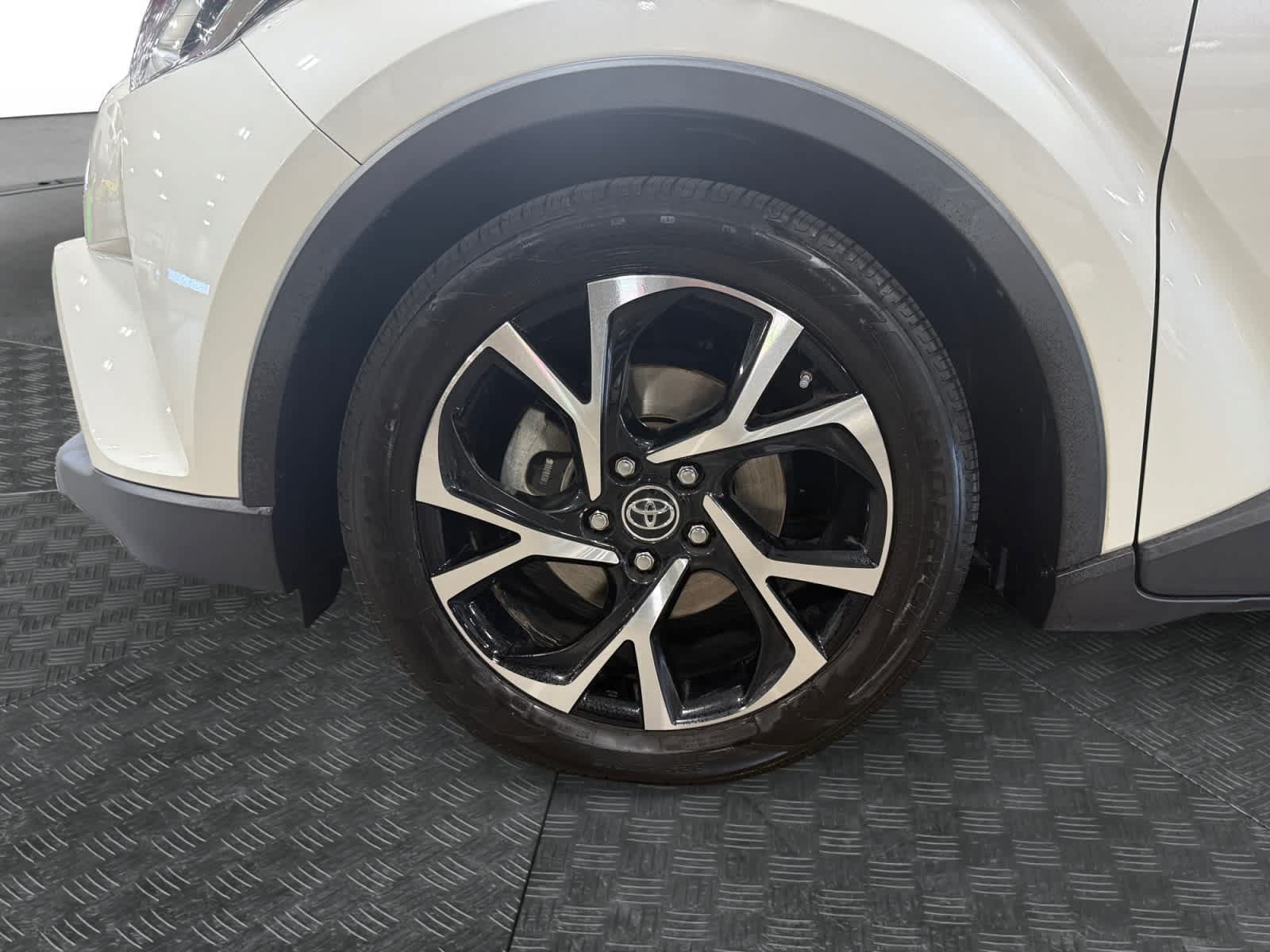 Used 2019 Toyota C-HR Limited FWD image 15