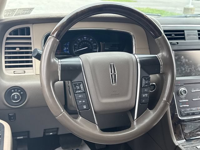 Used 2015 Lincoln Navigator 4WD image 17