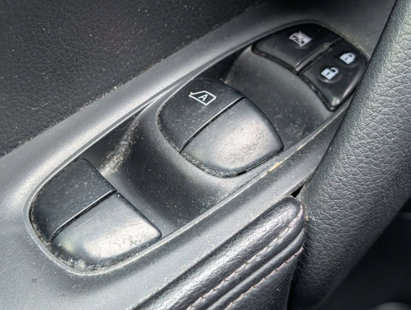 Used 2015 Nissan Rogue SL w/ SL Premium Package FWD image 22