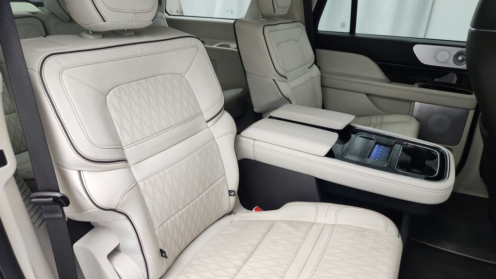 Used 2024 Lincoln Navigator Black Label AWD/4WD image 46