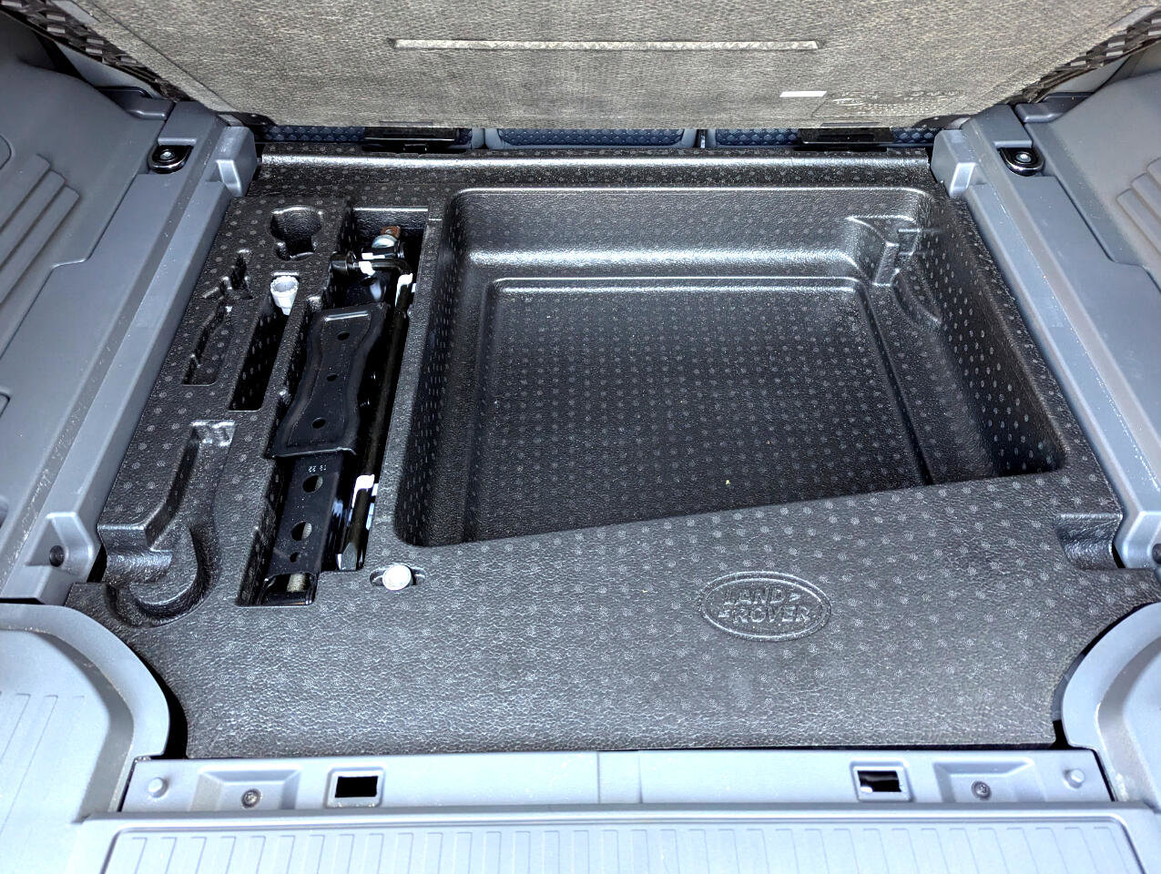 Used 2023 Land Rover Defender 110 X-Dynamic SE image 51