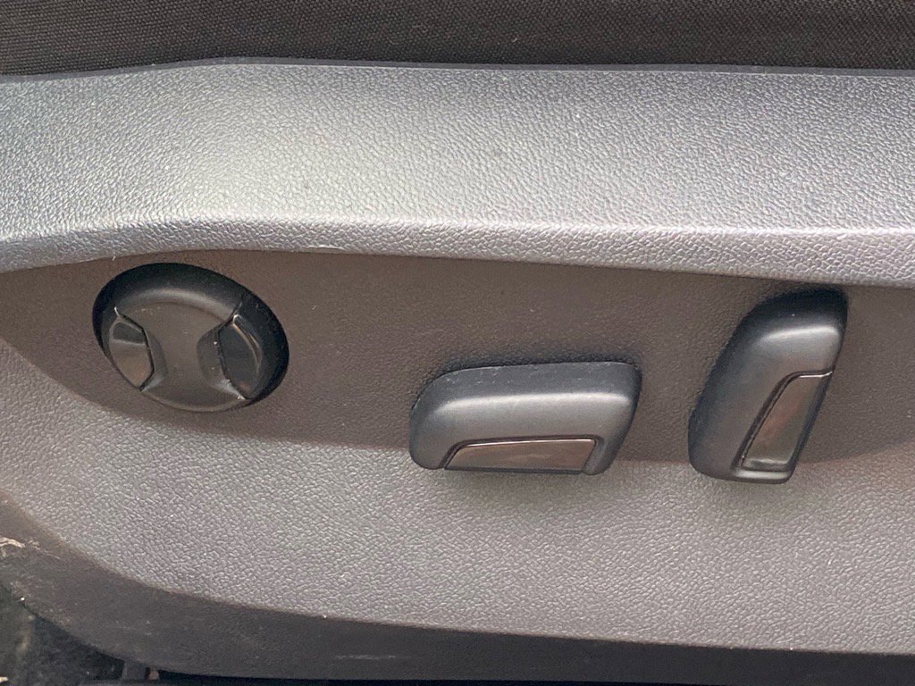 Certified 2023 Volkswagen Taos SE w/ Panoramic Sunroof Package image 12