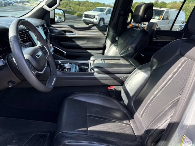 Used 2022 Jeep Wagoneer Series III w/ Premium Group I AWD/4WD image 9