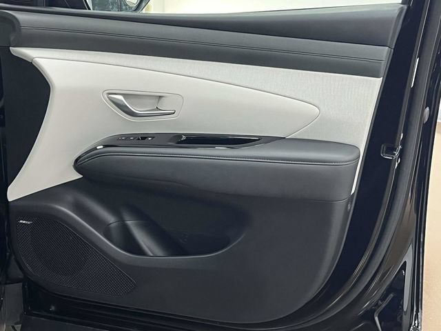 Certified 2025 Hyundai Tucson Limited AWD/4WD image 33