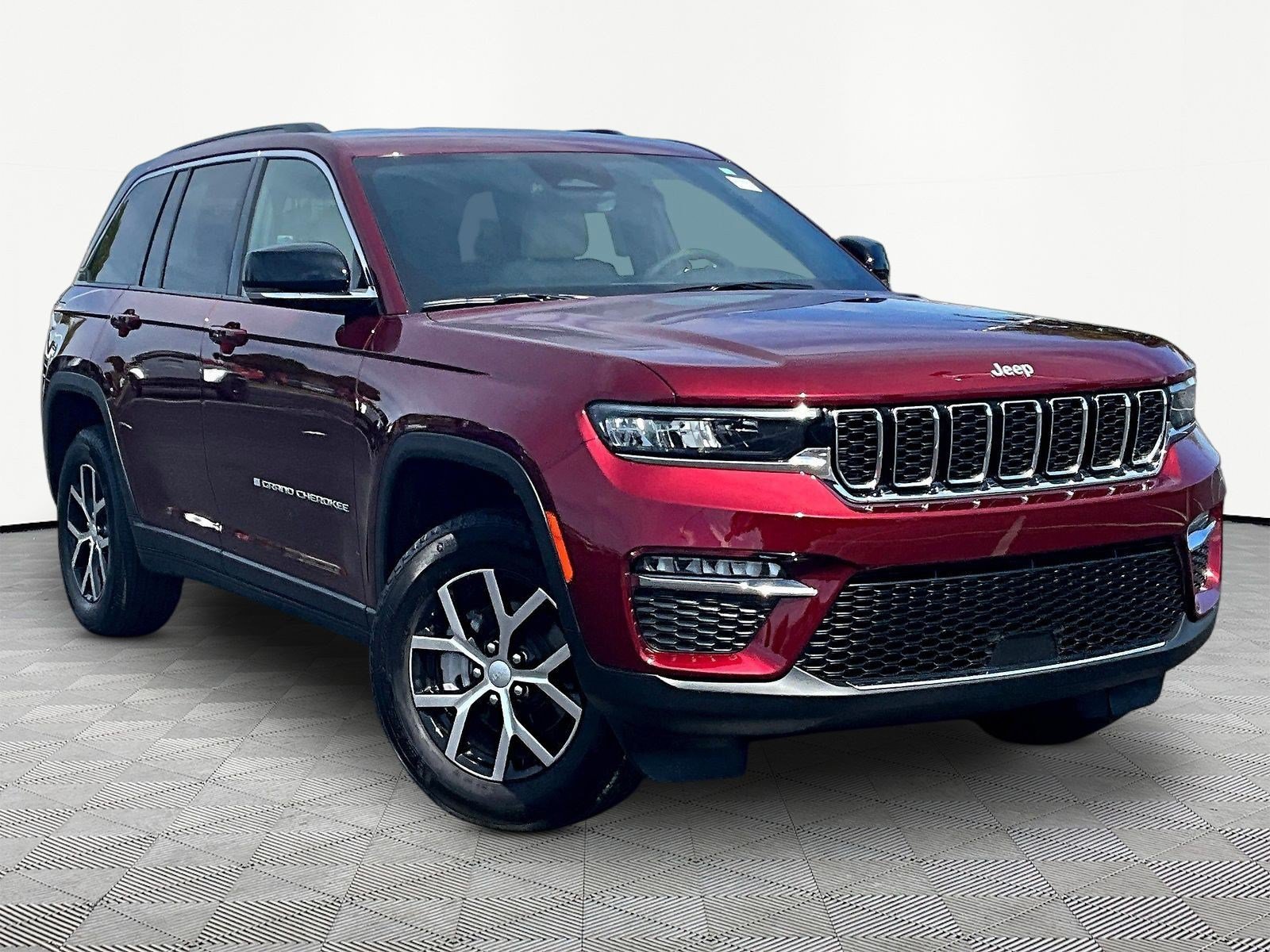 Used 2025 Jeep Grand Cherokee Limited w/ Trailer Tow Package AWD/4WD image 3