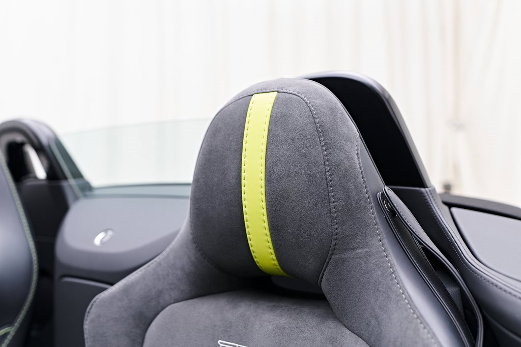 Used 2023 Aston Martin V8 Vantage Roadster image 51