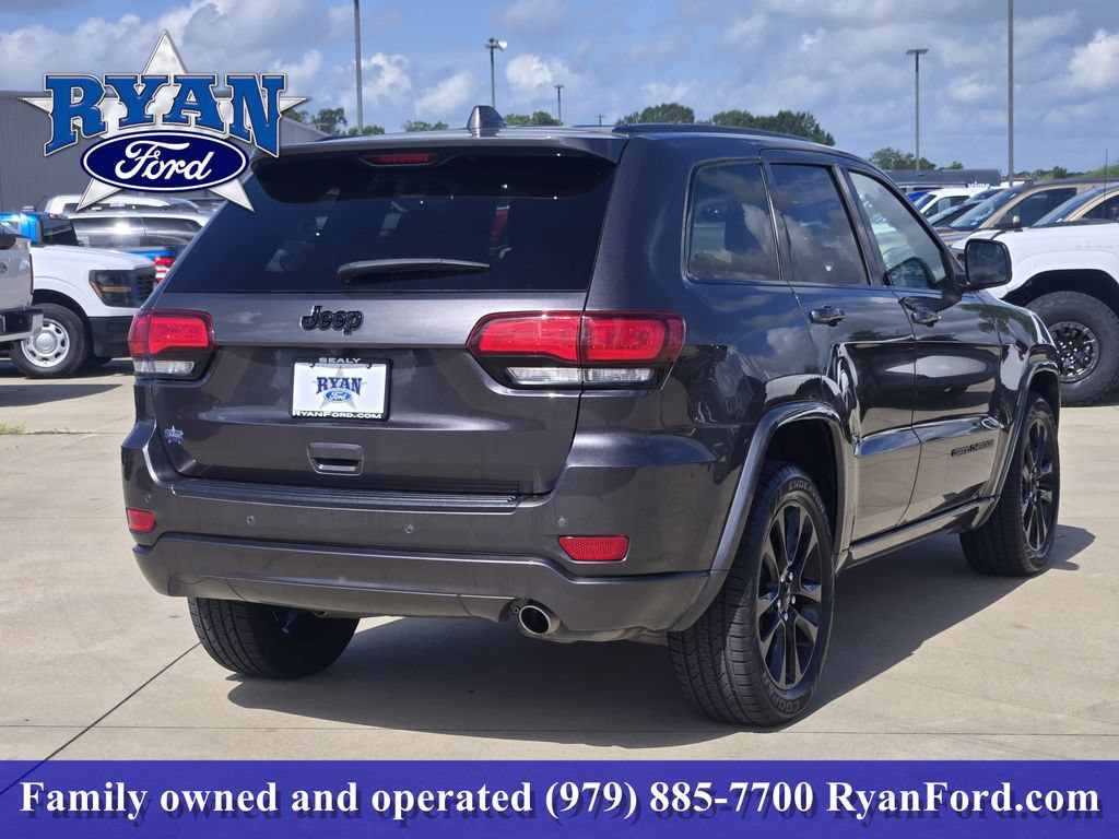 Used 2020 Jeep Grand Cherokee Altitude RWD image 4