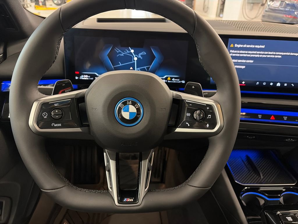 Used 2025 BMW 550e xDrive w/ Premium Package AWD/4WD image 15