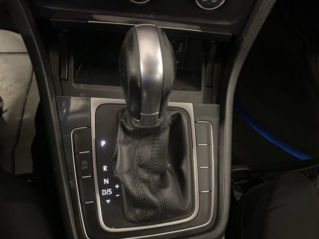 Used 2019 Volkswagen Golf S image 20