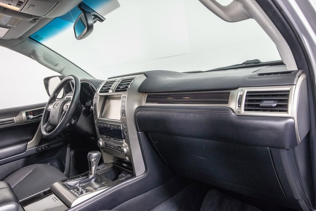 Used 2018 Lexus GX 460 w/ Navigation Package image 19