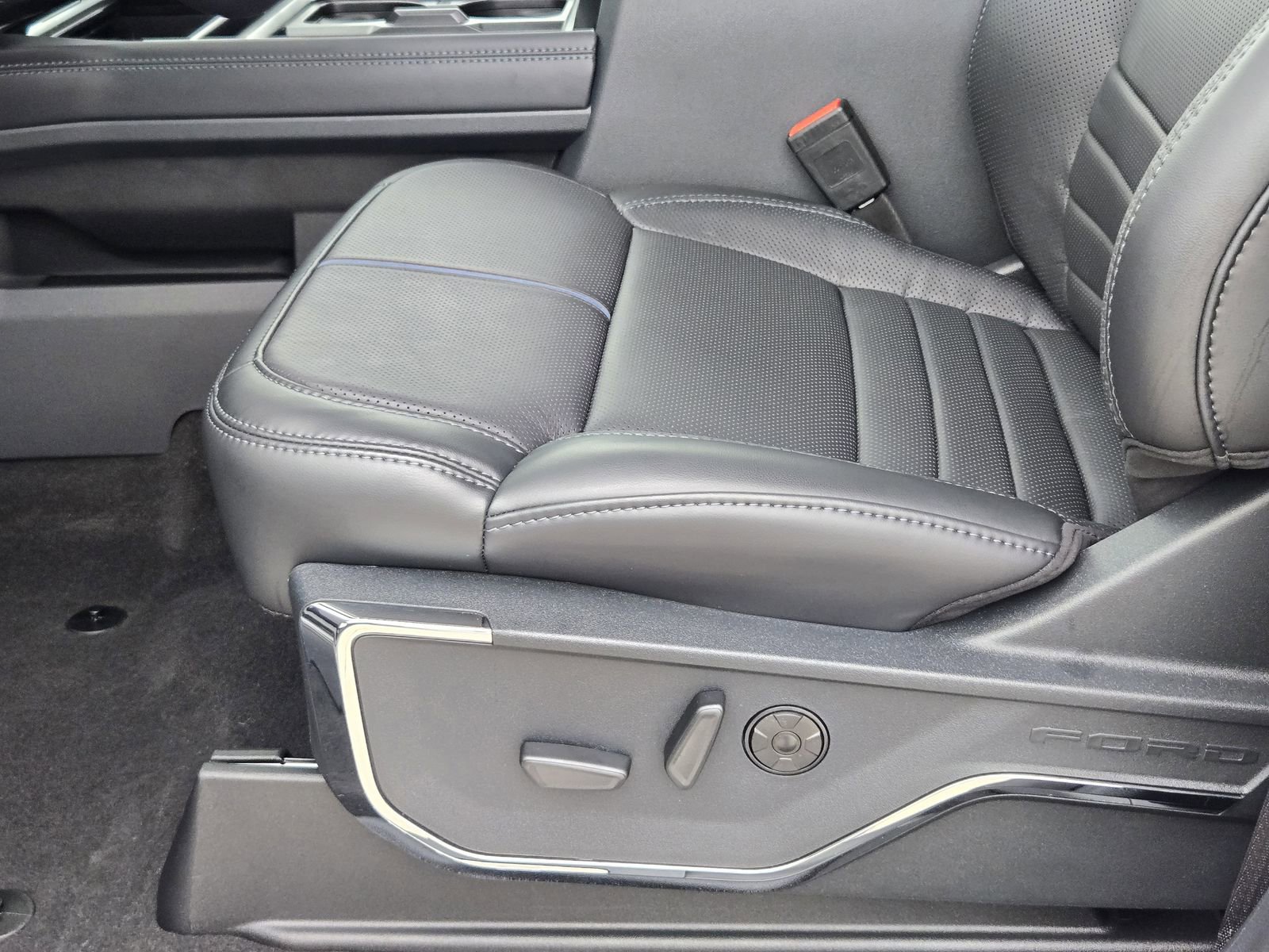 New 2026 Ford F250 Platinum image 26