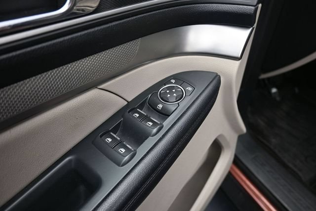 Used 2018 Ford Explorer XLT w/ Equipment Group 202A AWD/4WD image 13