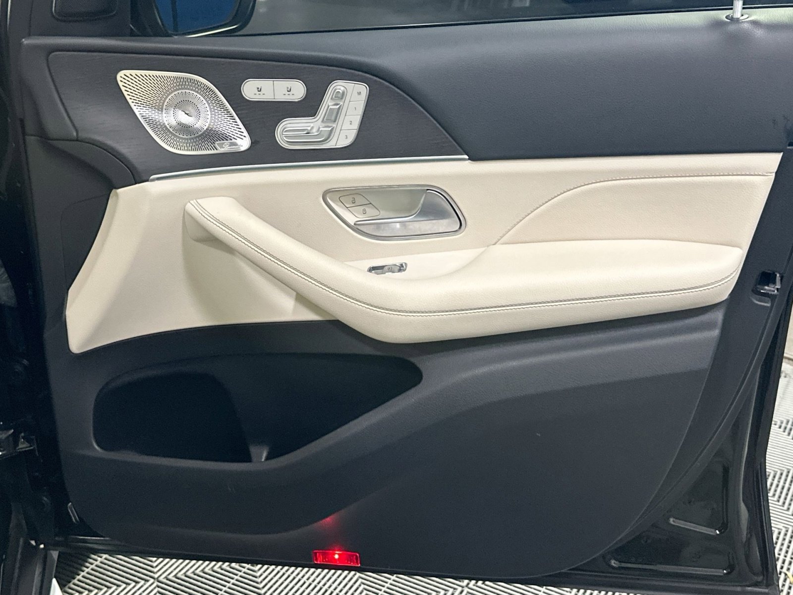 Used 2021 Mercedes-Benz GLS 450 4MATIC image 38