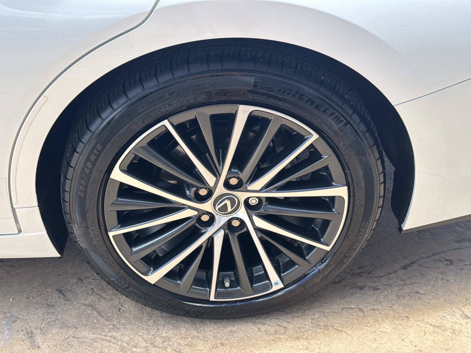 Used 2025 Lexus ES 350 w/ Premium Package FWD image 22
