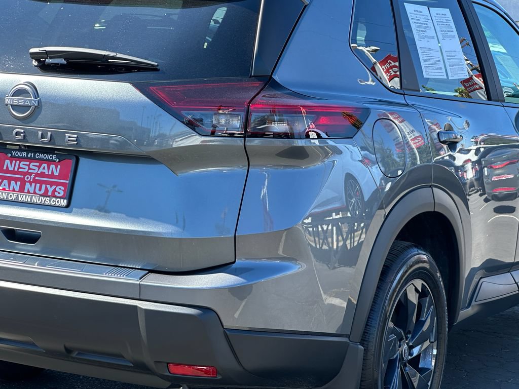 Used 2026 Nissan Rogue SV FWD image 8