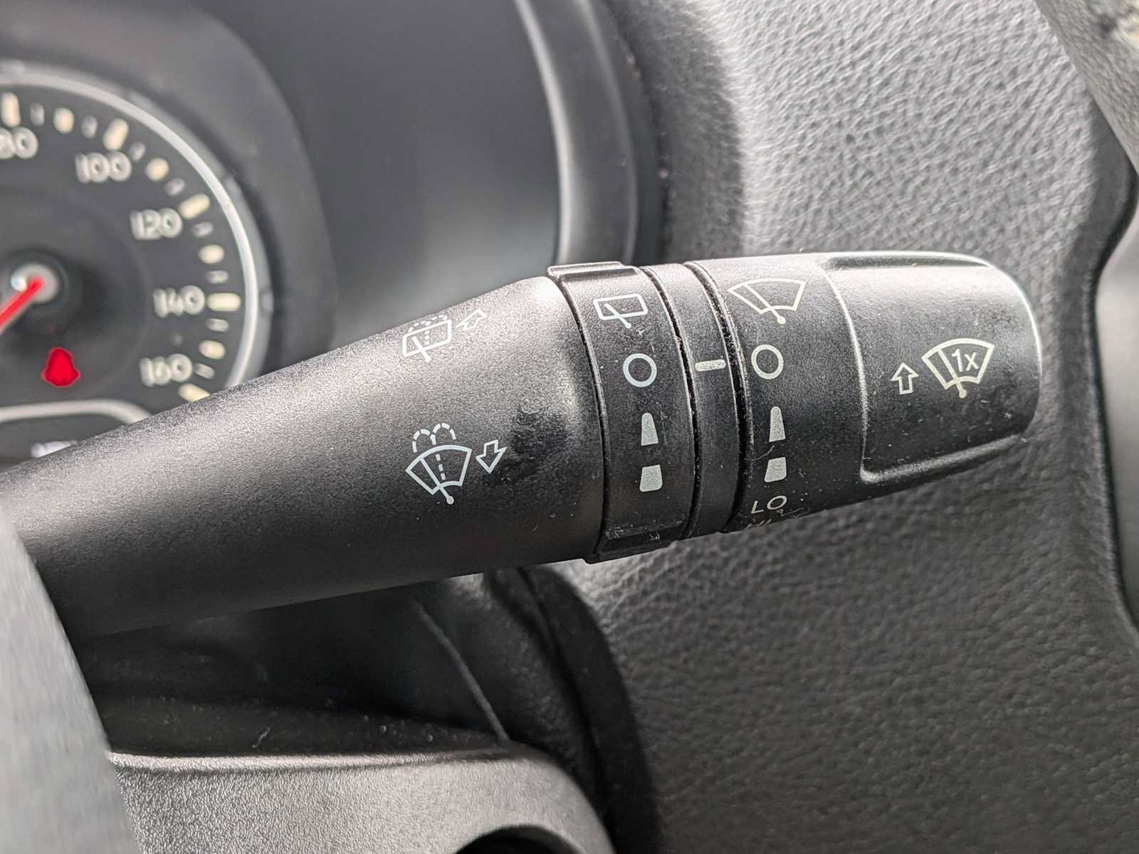 Certified 2020 Jeep Renegade Latitude FWD image 24