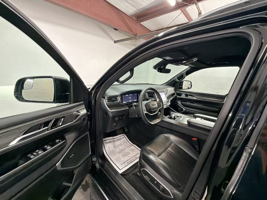 Used 2024 Jeep Wagoneer L Series II RWD image 10