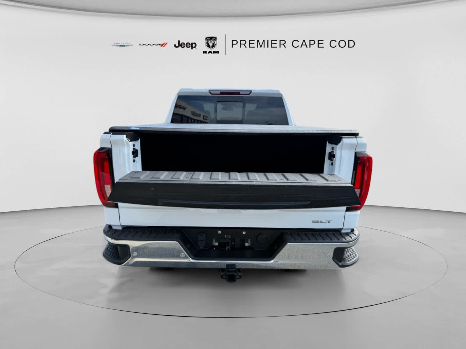 Used 2019 GMC Sierra 1500 SLT w/ SLT Premium Plus Package AWD/4WD image 8