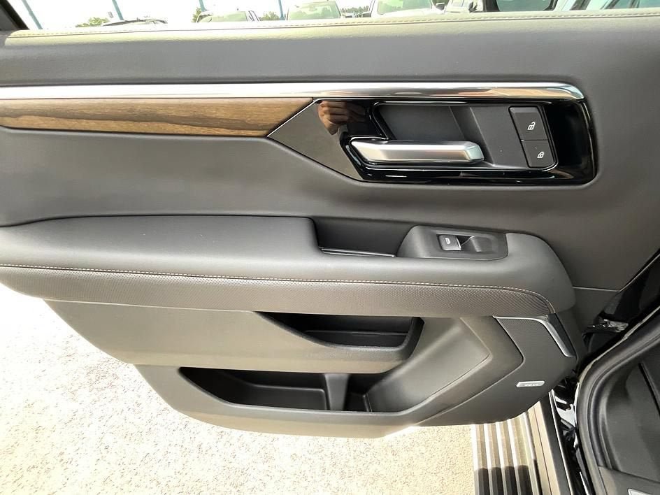 New 2026 Chevrolet Suburban High Country AWD/4WD image 37