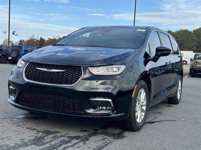 New 2026 Chrysler Pacifica Select image 1