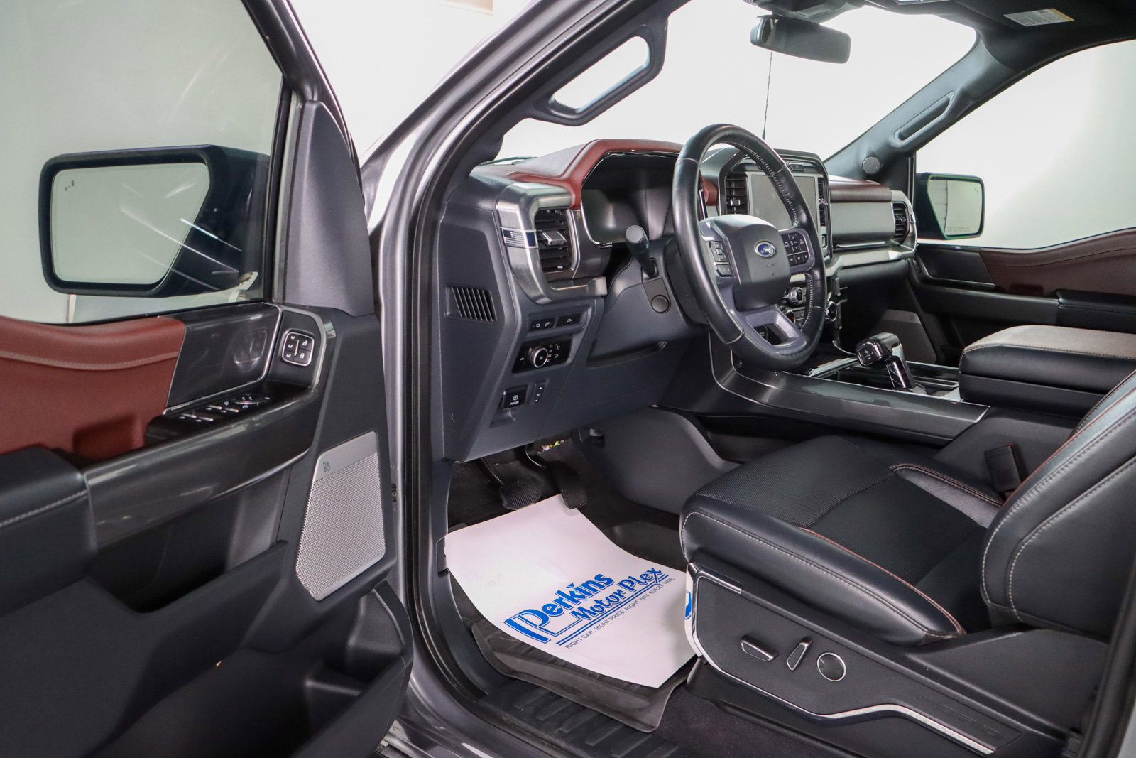 Used 2023 Ford F150 Lariat w/ Equipment Group 502A High image 4