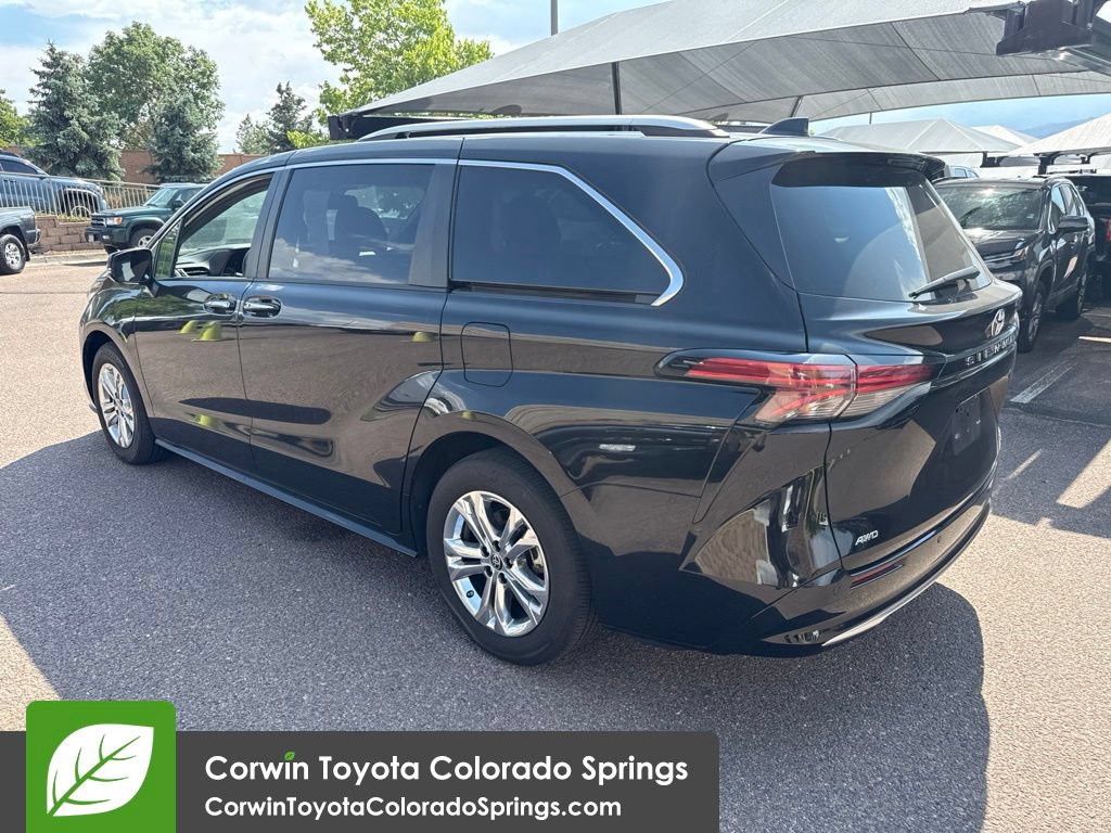 Used 2023 Toyota Sienna Platinum AWD/4WD image 4