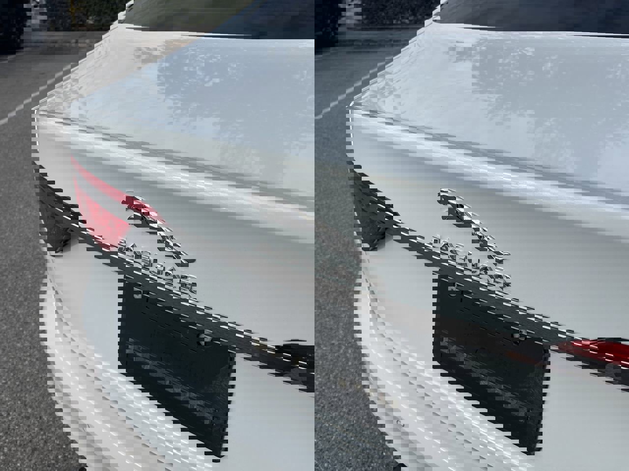 Used 2018 Jaguar XF Portfolio image 24