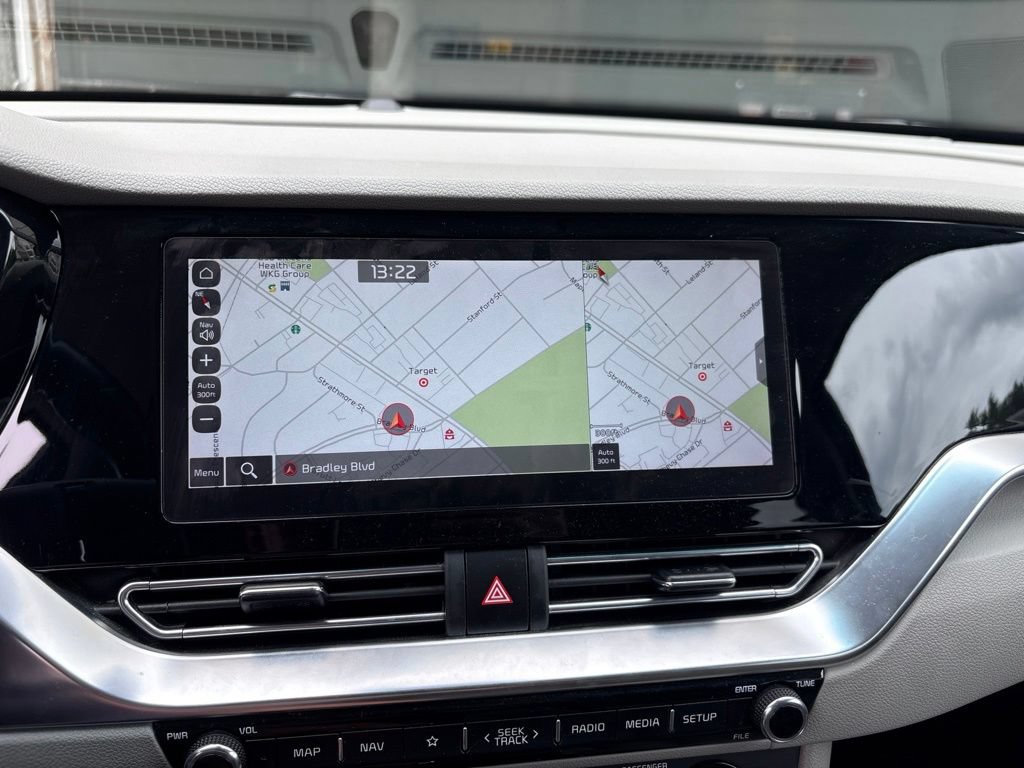 Certified 2022 Kia Niro Touring Special Edition FWD image 16