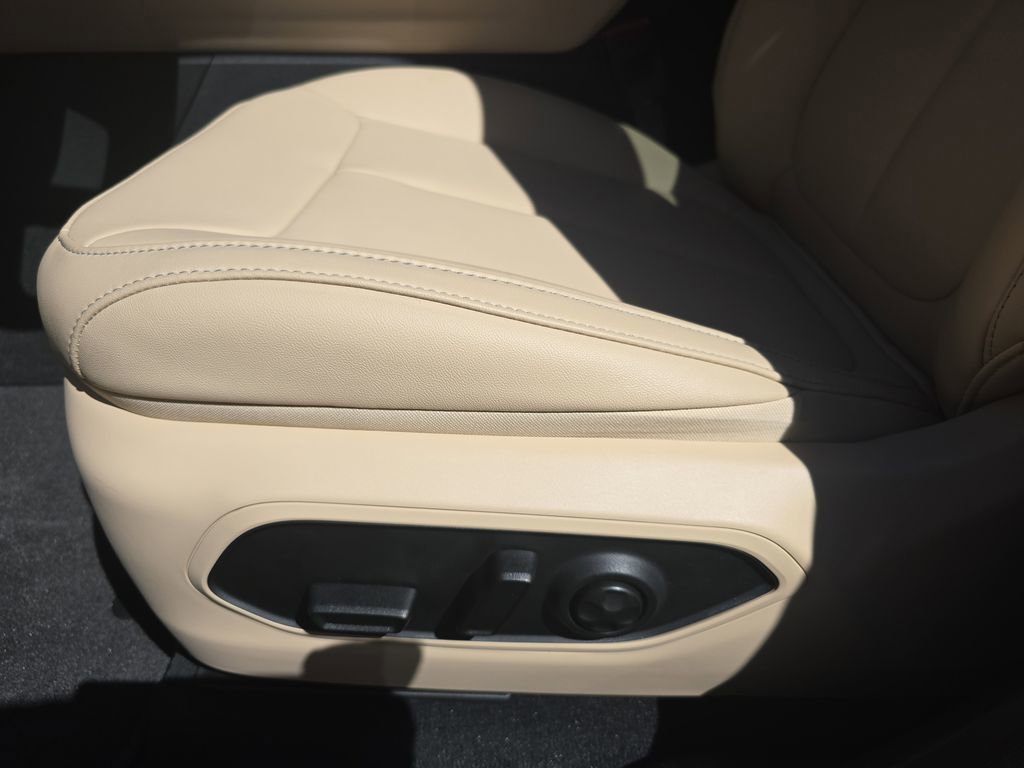 New 2025 Jeep Grand Cherokee L Limited image 30