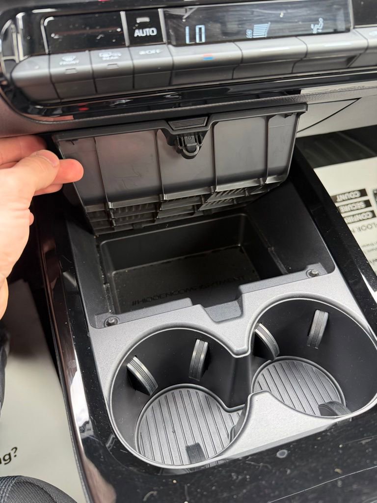 Used 2024 Toyota Prius LE image 21