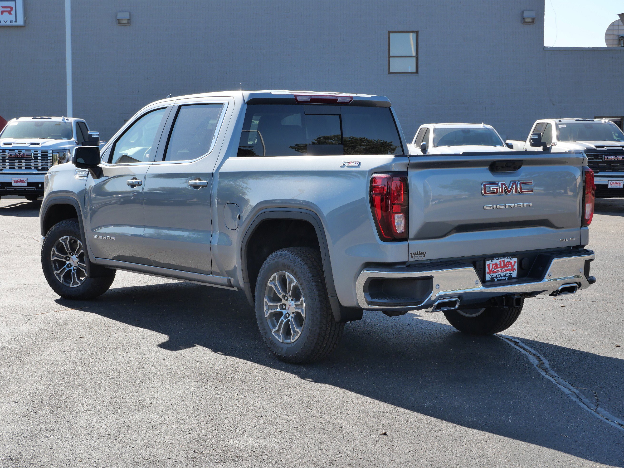 New 2026 GMC Sierra 1500 SLE image 2